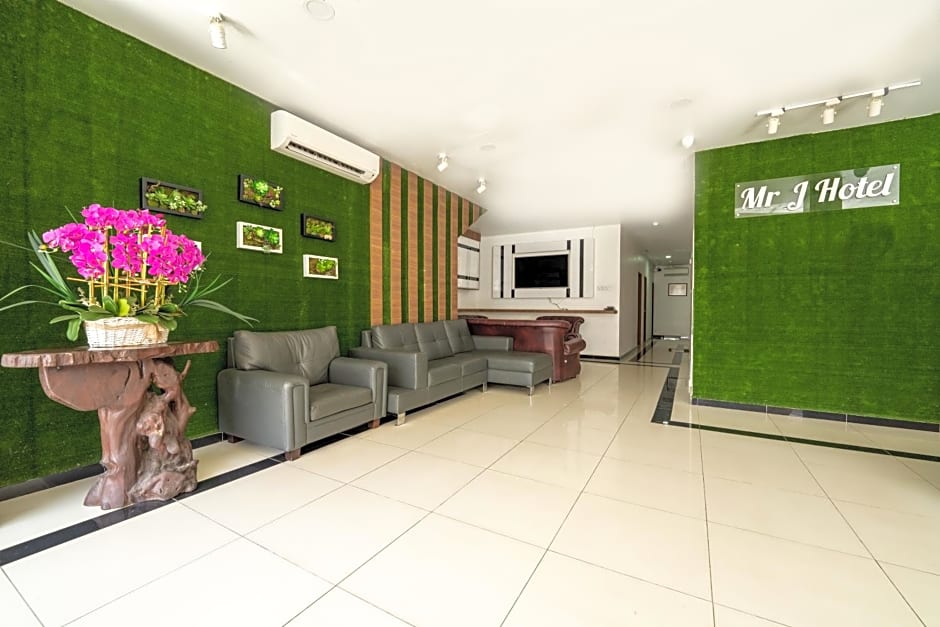 Mary J Hotel Family 10 pax room