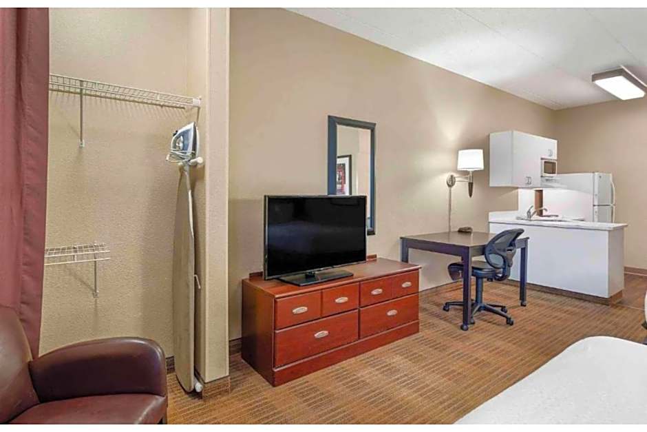 Studio 6 Corporate Extended Stay Chicago Lisle IL