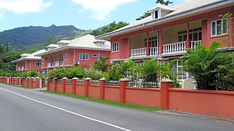 Reef Holiday Apartments