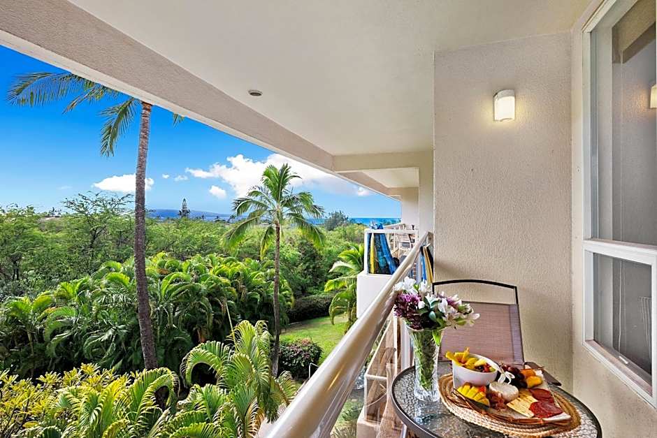 Prime Location! Walk to Beach, Shops & Dining!