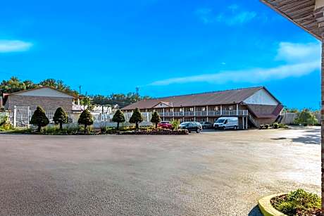 Days Inn by Wyndham Huntington