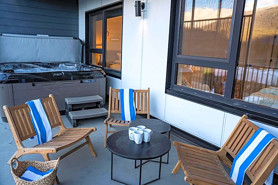 Drop in Condo by Revelstoke Vacations