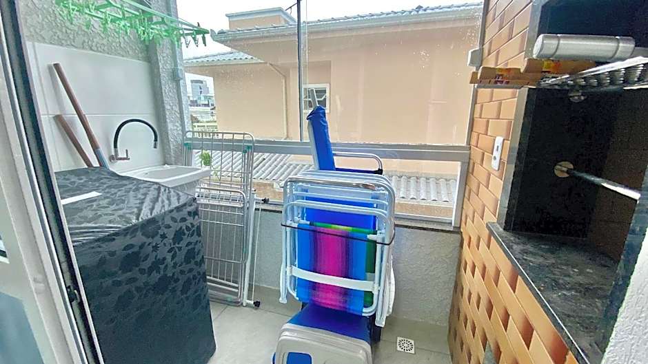 Espaço prático e clean 700 mts praia