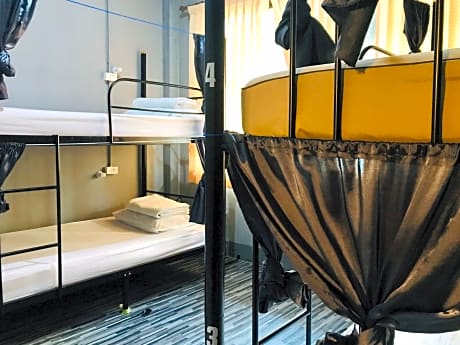 Bunk Bed (Four People)