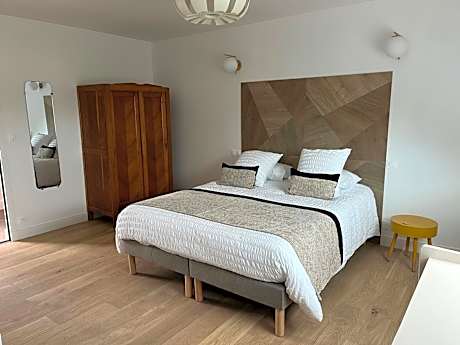 Queen Room with Garden View