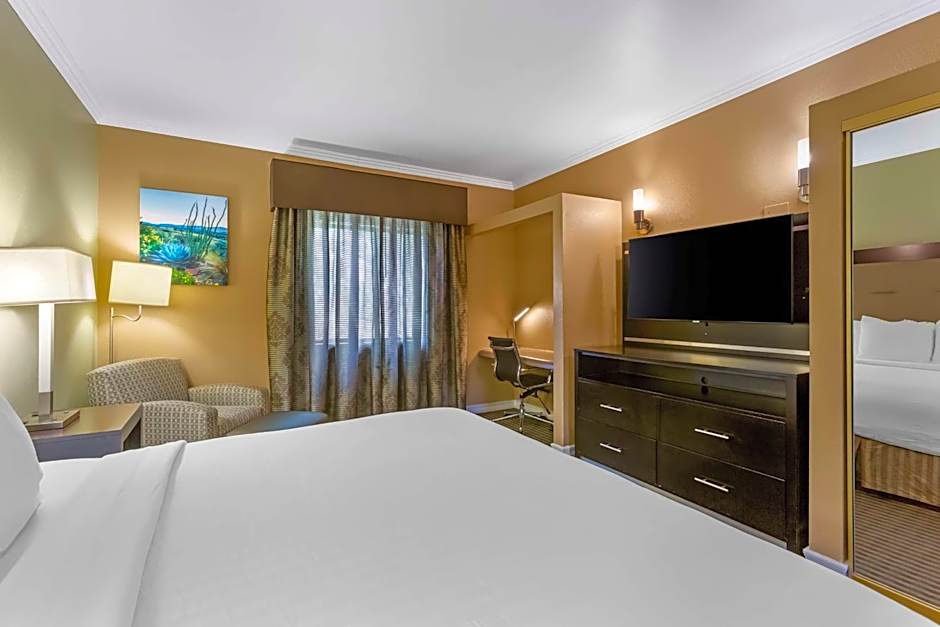 Royal Sun Inn & Suites