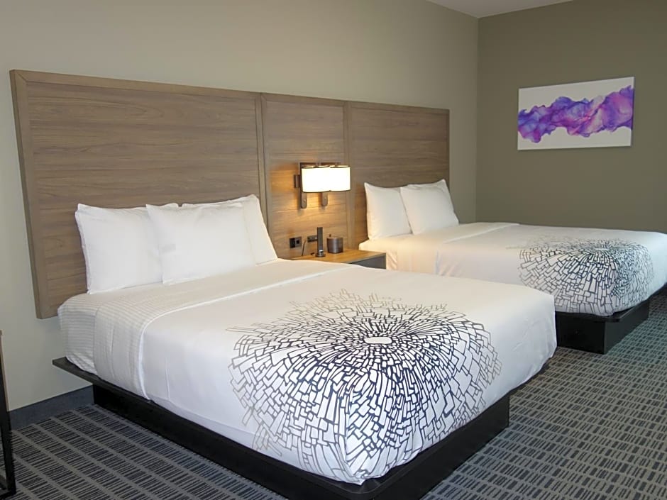 La Quinta Inn & Suites by Wyndham San Antonio Alamo City