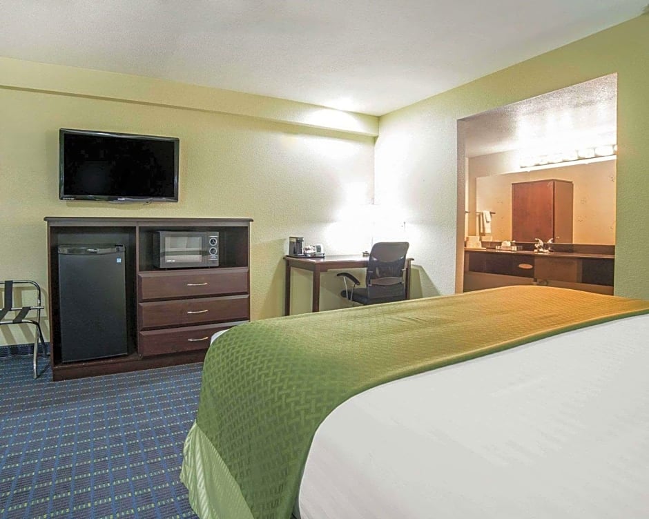 Photo 1 of 4 of 1 King Bed Suite