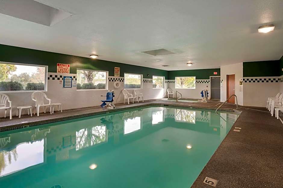 Comfort Inn & Suites Salem Northeast