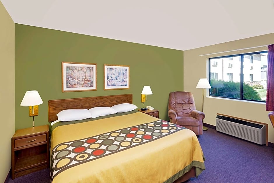 Super 8 by Wyndham Dyersville
