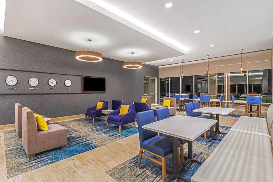 La Quinta Inn & Suites by Wyndham Kansas City Beacon Hill