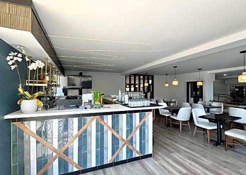 Comfort Inn & Suites Irvine Spectrum