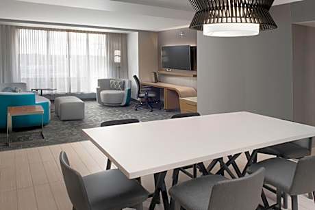 One-Bedroom King Suite with Roll-In Shower and Sofa Bed - Mobility Access