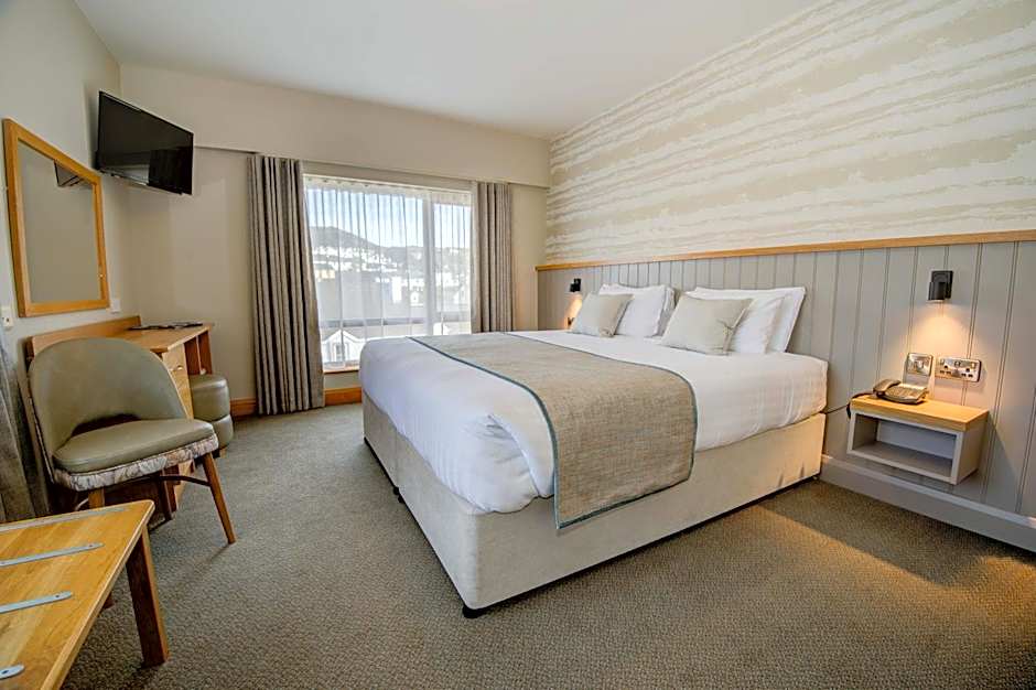 Beach Hotel & Restaurant