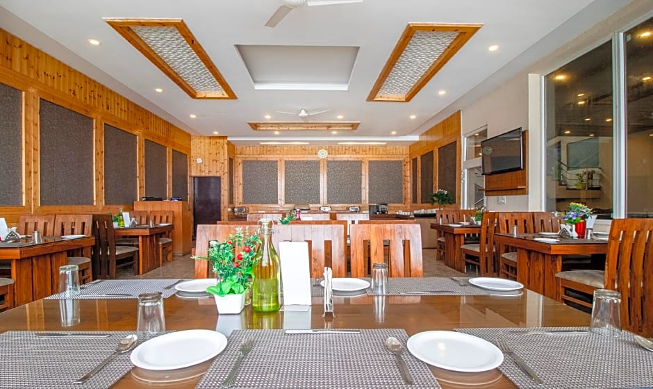 Treebo Premium Queen Of Hills Near Mall Road