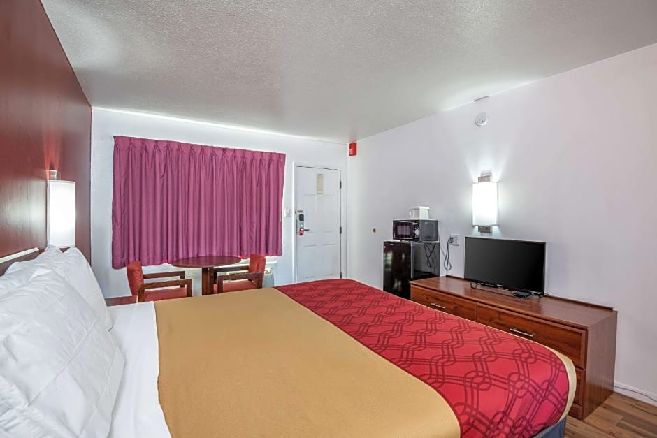 Econo Lodge University