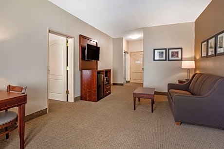 2 Queen Beds, Suite, Nonsmoking