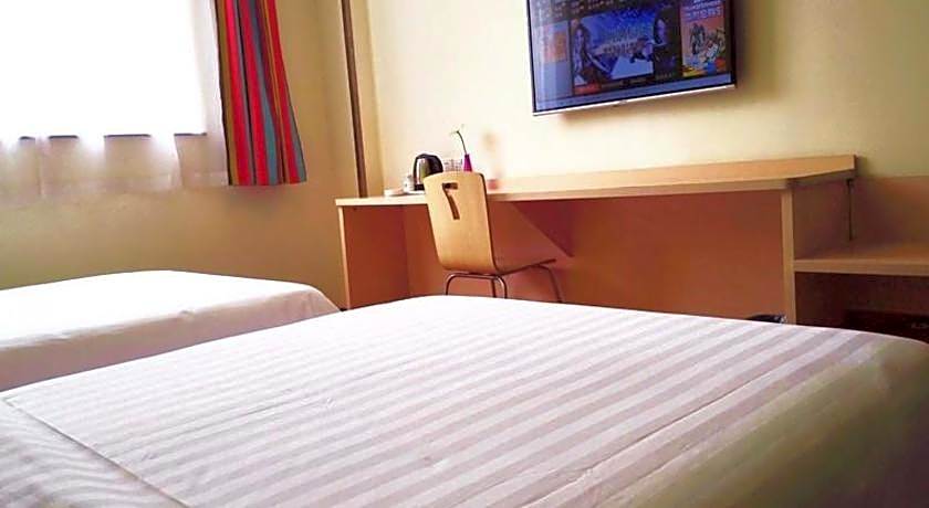 7 Days Inn Weinan Jiefang Road Railway Station