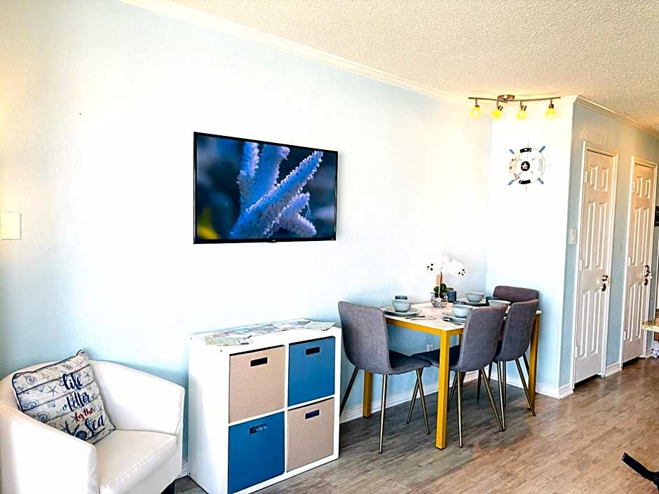 Beautiful newly renovated beachfront condo at Casa Del Mars