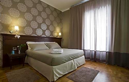 Smart Hotel Gallery House