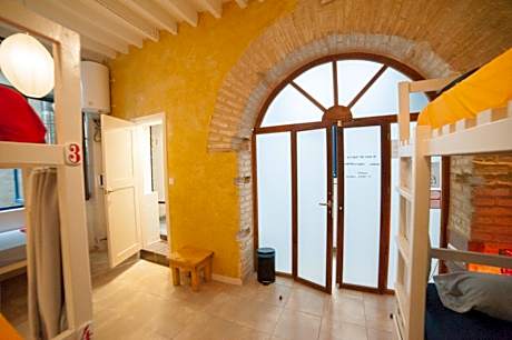 Bed in 5-Bed Mixed Dormitory Room with en-suite Bathroom
