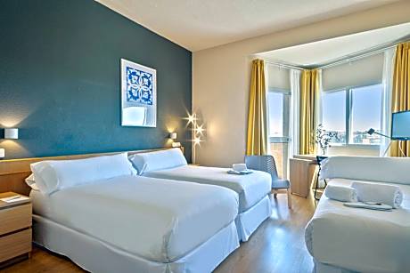 Twin Room with Extra Bed (2 Adults + 1 Child)