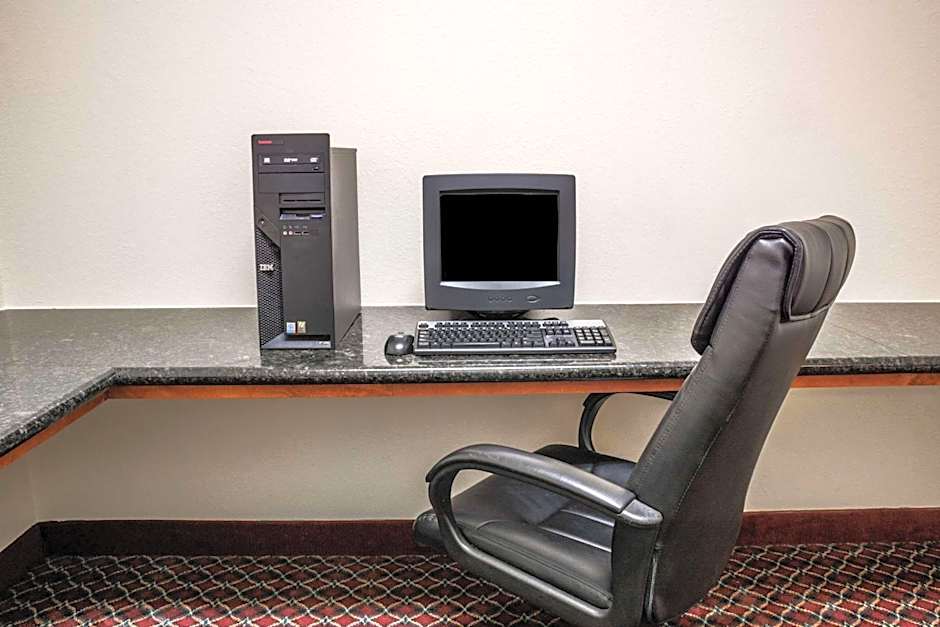 Super 8 by Wyndham Brookshire TX