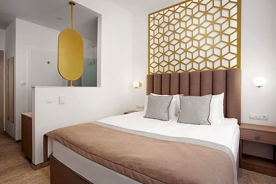 Mera Hotel