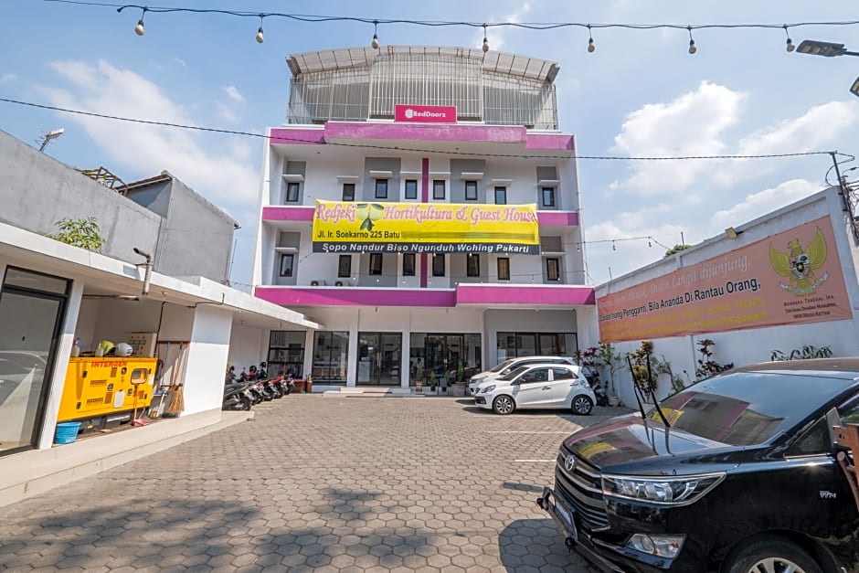 RedDoorz near Jawa Timur Park 3