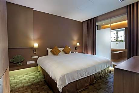 Deluxe Double Room (King Double Bed)