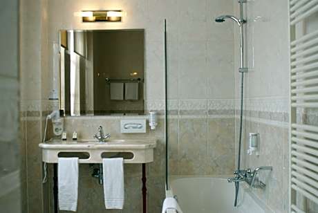 Small  Comfort with shower