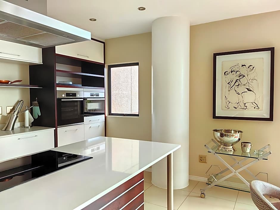 4 on Pritchard Luxury Suites