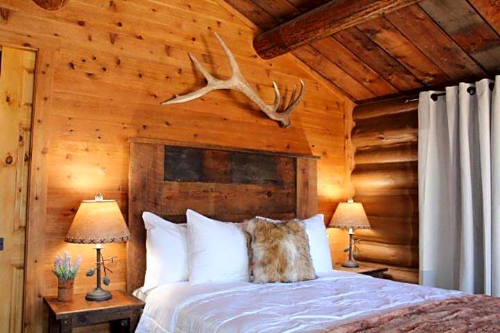 Elkhorn Cabins and Inn