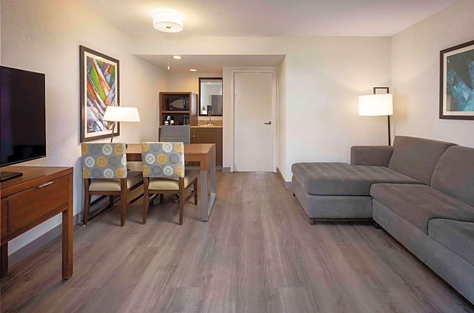 Embassy Suites by Hilton Palm Desert