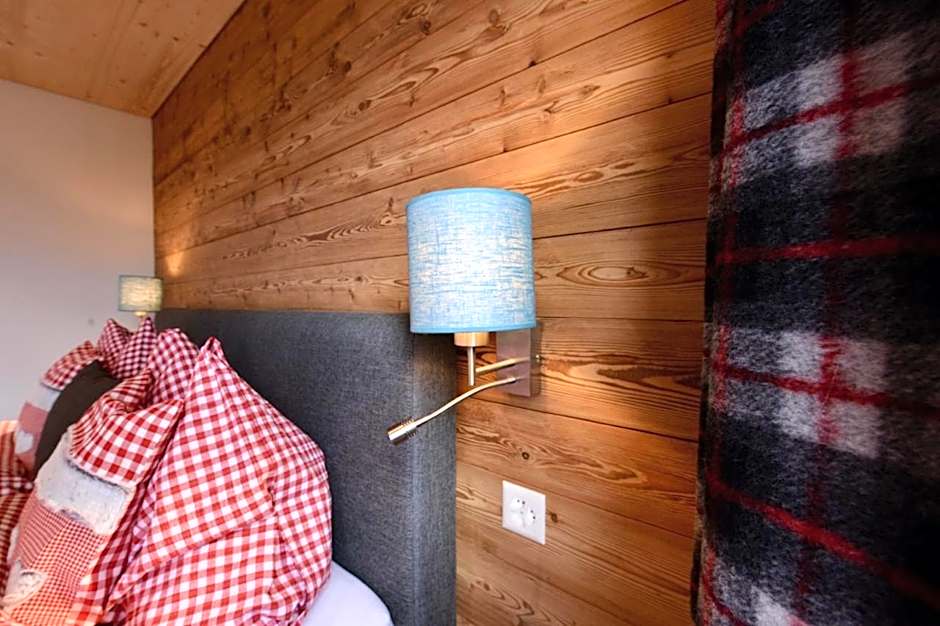 Berggasthaus Eggberge - Boutique Mountain Hotel - Access via Cablecar