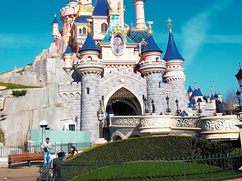 Day And Night Hostel