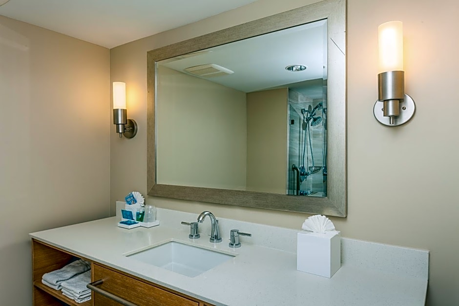 Holiday Inn Express and Suites La Jolla - Windansea Beach, and IHG Hotel