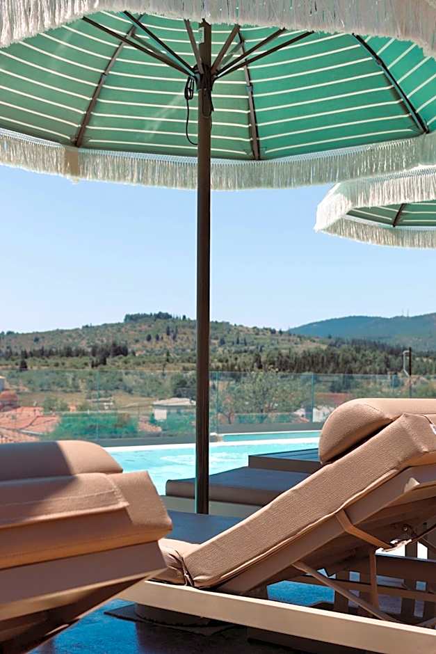 AKROTHEA suites & lounge