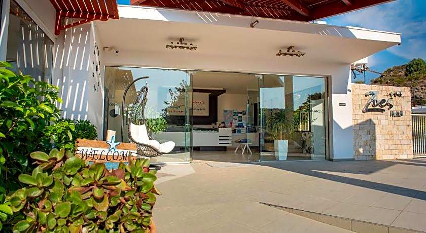 Zoes Hotel Studios