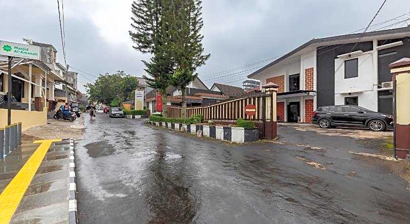 RedDoorz near Taman Kota Lapang Merdeka Sukabumi