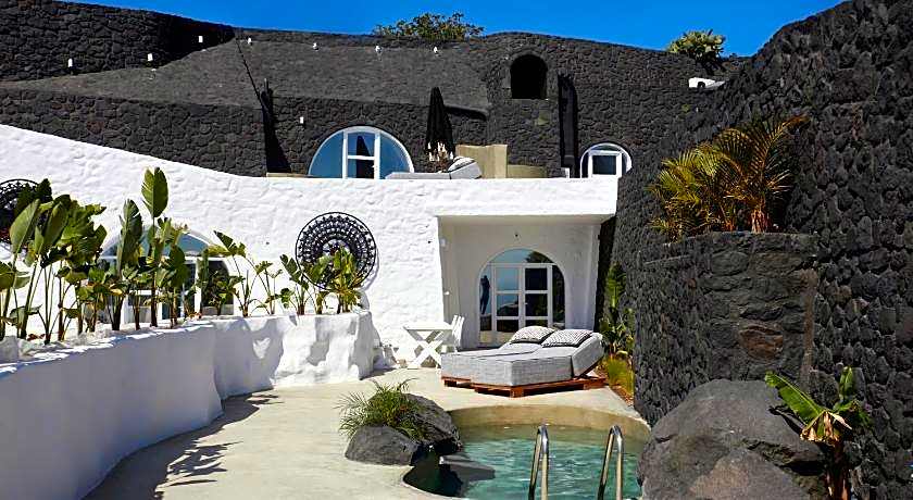 Theano Cave Suites & Villas