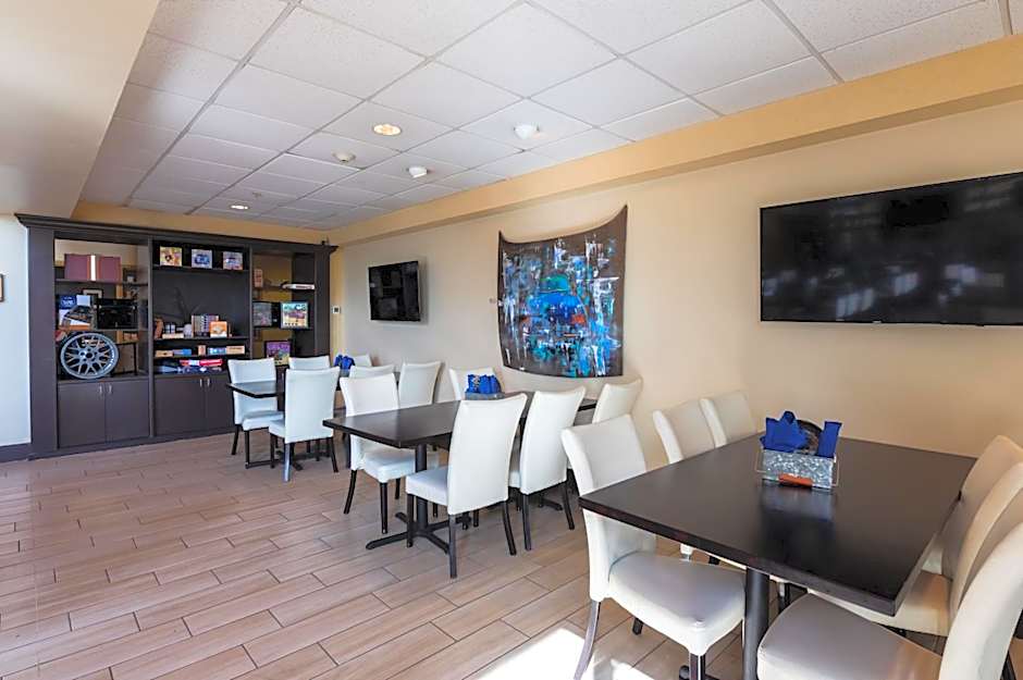 SEVEN Sebring Raceway Hotel