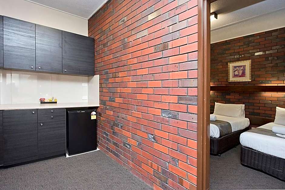 Hi Way Eight Motor Inn