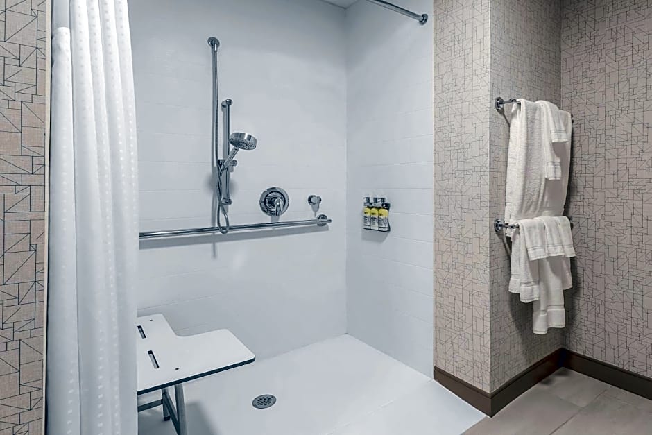 Holiday Inn Express & Suites Chicago OHare Airport, an IHG Hotel By IHG