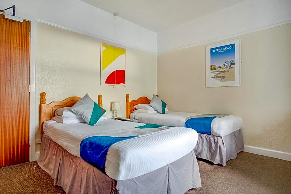 OYO Godolphin Arms Hotel