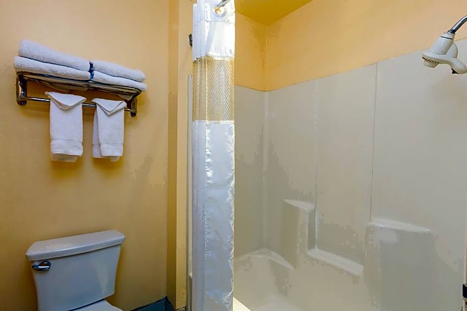 Americas Best Value Inn and Suites Bakersfield Central
