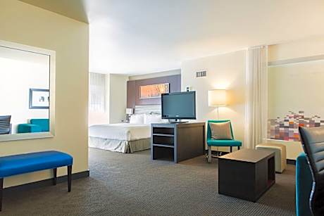 Aloft King Suite with Sofa Bed