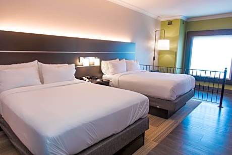 Standard Queen Room with Two Queen Beds and Mobility Accessible Tub