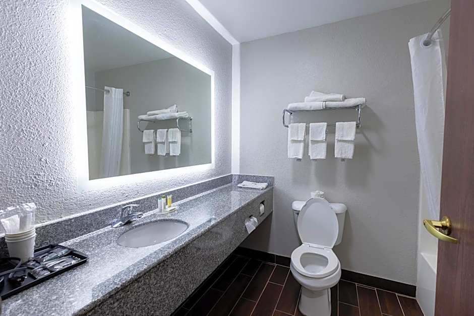 Countryside Inn and Suites