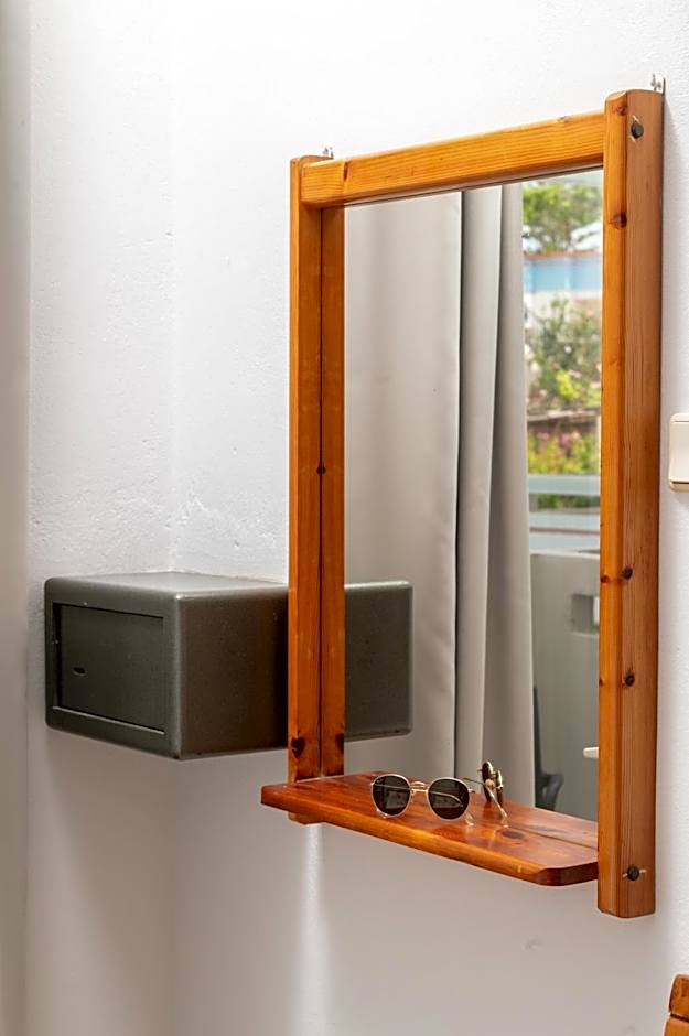 Thelèsi Apartments, 100m from the beach